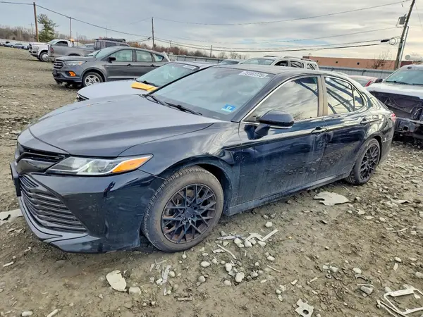 4T1B11HK6JU504639 2018 TOYOTA CAMRY - Image 1