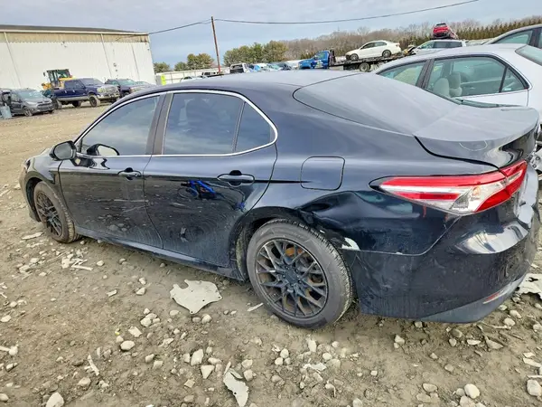 4T1B11HK6JU504639 2018 TOYOTA CAMRY - Image 2
