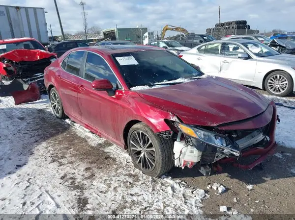 4T1B11HK6JU505015 2018 TOYOTA CAMRY - Image 1