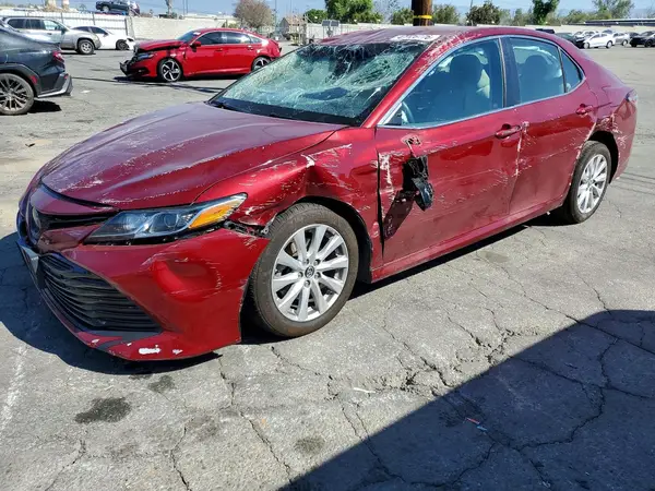4T1B11HK6JU505645 2018 TOYOTA CAMRY - Image 1