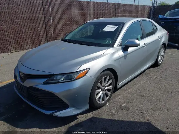 4T1B11HK6JU506892 2018 TOYOTA CAMRY - Image 2