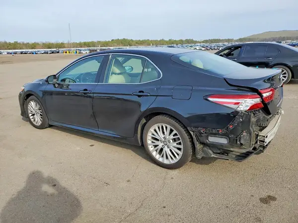 4T1B11HK6JU506973 2018 TOYOTA CAMRY - Image 2