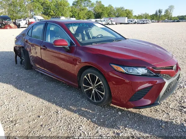 4T1B11HK6JU507542 2018 TOYOTA CAMRY - Image 1