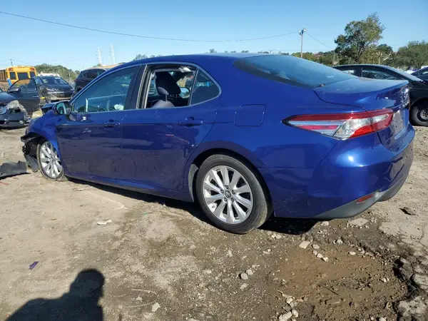 4T1B11HK6JU509033 2018 TOYOTA CAMRY - Image 2