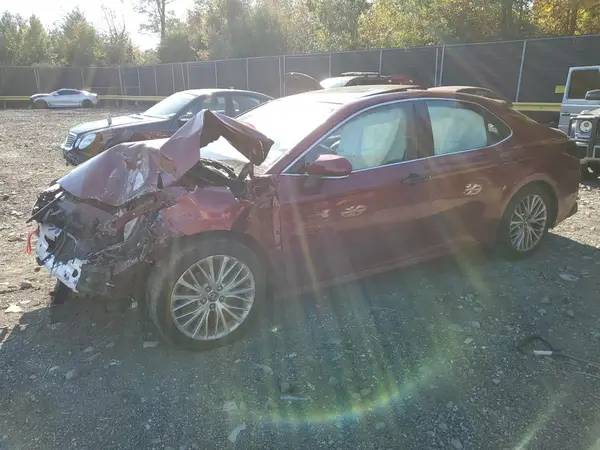 4T1B11HK6JU509663 2018 TOYOTA CAMRY - Image 1