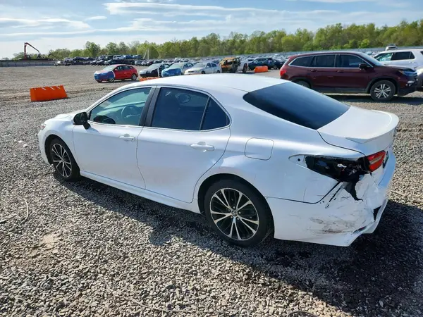 4T1B11HK6JU510800 2018 TOYOTA CAMRY - Image 2