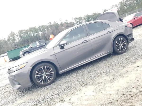 4T1B11HK6JU511039 2018 TOYOTA CAMRY - Image 1