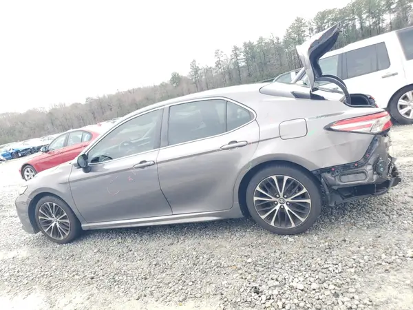 4T1B11HK6JU511039 2018 TOYOTA CAMRY - Image 2