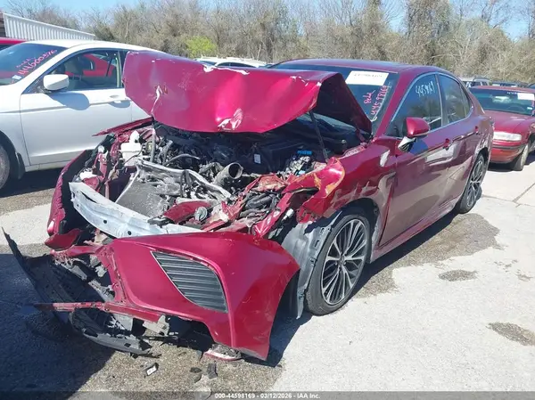 4T1B11HK6JU511879 2018 TOYOTA CAMRY - Image 2