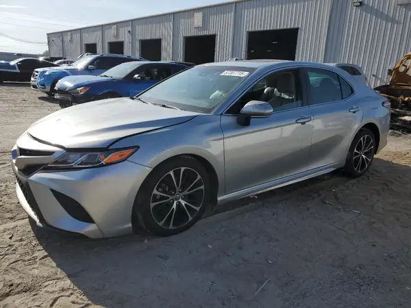 4T1B11HK6JU513809 2018 TOYOTA CAMRY - Image 1