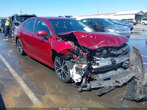 4T1B11HK6JU515074 2018 TOYOTA CAMRY - Image 1