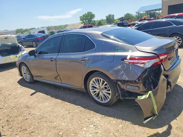 4T1B11HK6JU515186 2018 TOYOTA CAMRY - Image 2