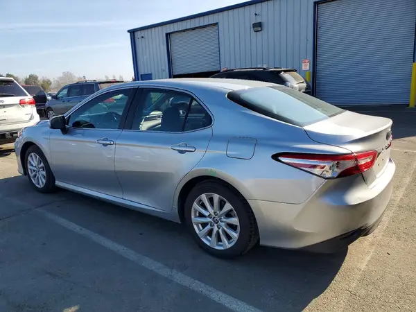 4T1B11HK6JU515270 2018 TOYOTA CAMRY - Image 2