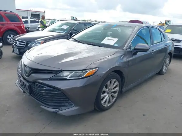 4T1B11HK6JU516712 2018 TOYOTA CAMRY - Image 2
