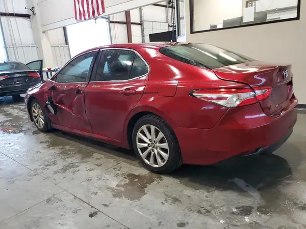 4T1B11HK6JU517214 2018 TOYOTA CAMRY - Image 2