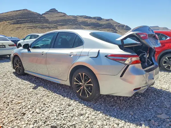 4T1B11HK6JU517925 2018 TOYOTA CAMRY - Image 2