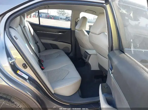 4T1B11HK6JU518623 2018 TOYOTA CAMRY - Image 8