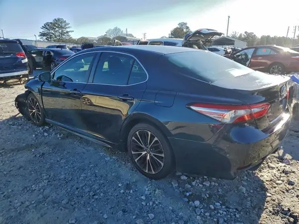 4T1B11HK6JU520467 2018 TOYOTA CAMRY - Image 2