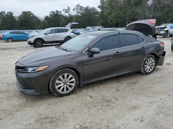 4T1B11HK6JU520503 2018 TOYOTA CAMRY - Image 1