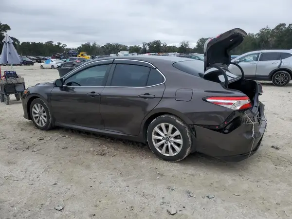 4T1B11HK6JU520503 2018 TOYOTA CAMRY - Image 2