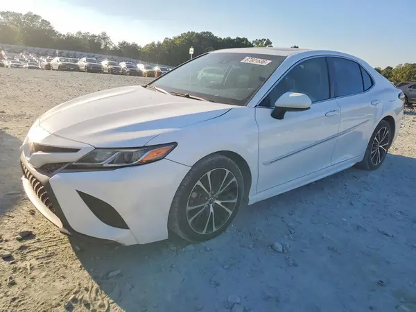 4T1B11HK6JU520615 2018 TOYOTA CAMRY - Image 1
