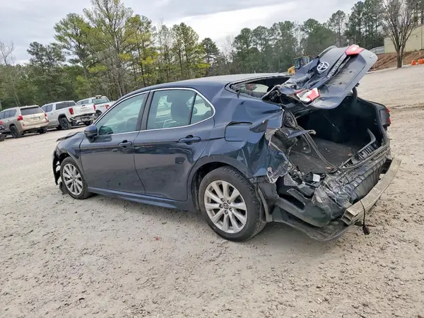 4T1B11HK6JU521909 2018 TOYOTA CAMRY - Image 2