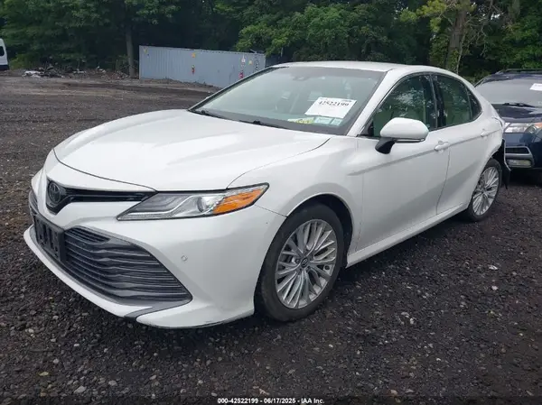4T1B11HK6JU525555 2018 TOYOTA CAMRY - Image 2