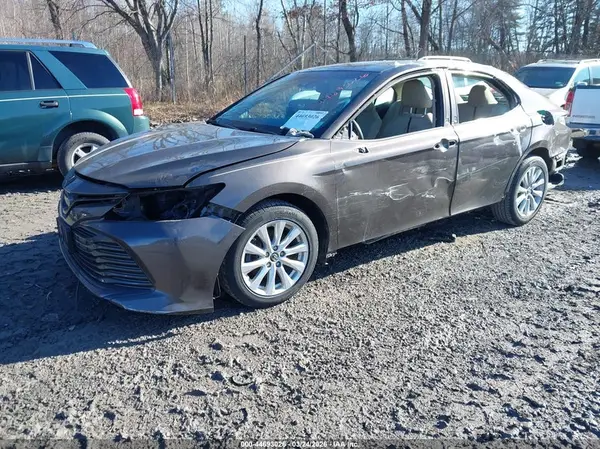 4T1B11HK6JU527600 2018 TOYOTA CAMRY - Image 2