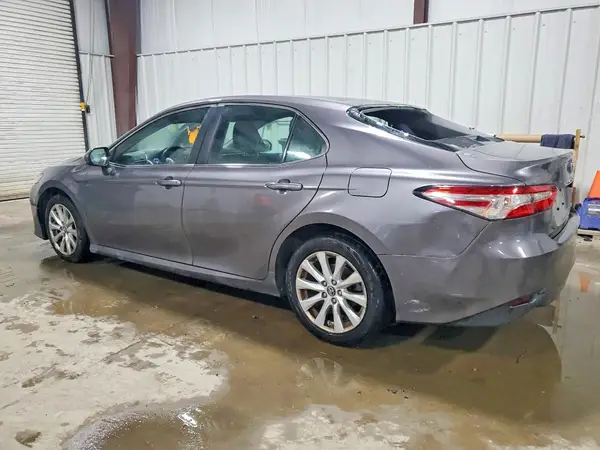 4T1B11HK6JU528763 2018 TOYOTA CAMRY - Image 2