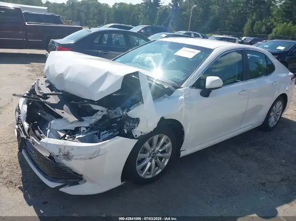 4T1B11HK6JU531050 2018 TOYOTA CAMRY - Image 2
