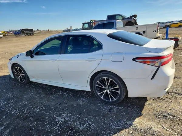 4T1B11HK6JU531825 2018 TOYOTA CAMRY - Image 2