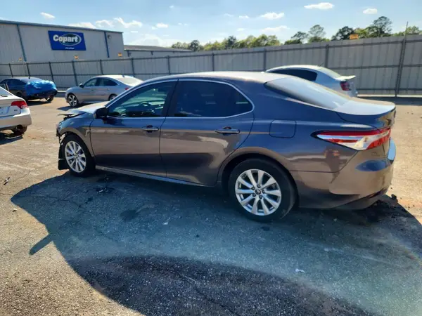 4T1B11HK6JU537172 2018 TOYOTA CAMRY - Image 2