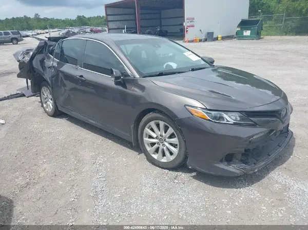 4T1B11HK6JU537947 2018 TOYOTA CAMRY - Image 1