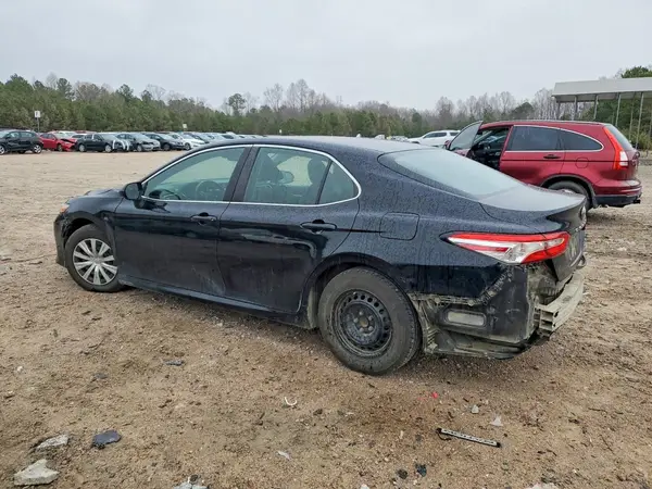 4T1B11HK6JU538077 2018 TOYOTA CAMRY - Image 2