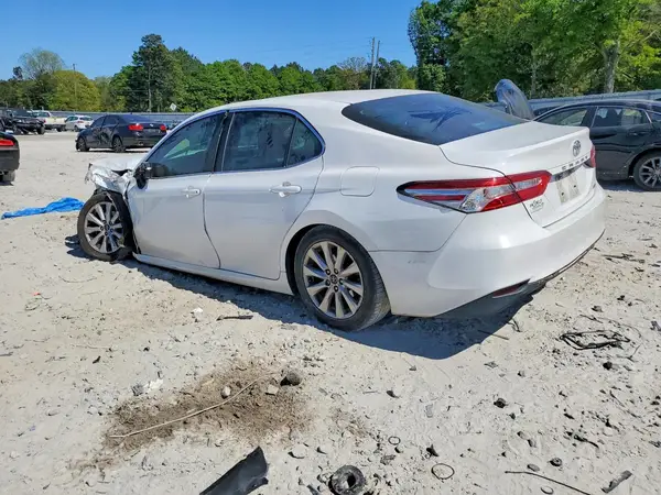 4T1B11HK6JU538841 2018 TOYOTA CAMRY - Image 2