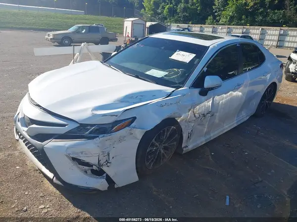 4T1B11HK6JU539343 2018 TOYOTA CAMRY - Image 2