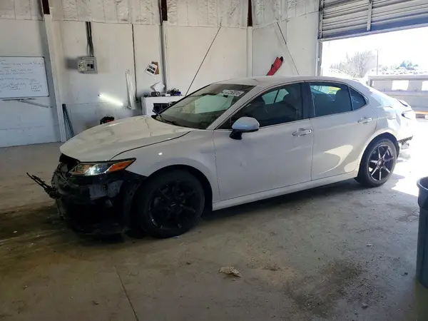 4T1B11HK6JU539813 2018 TOYOTA CAMRY - Image 1