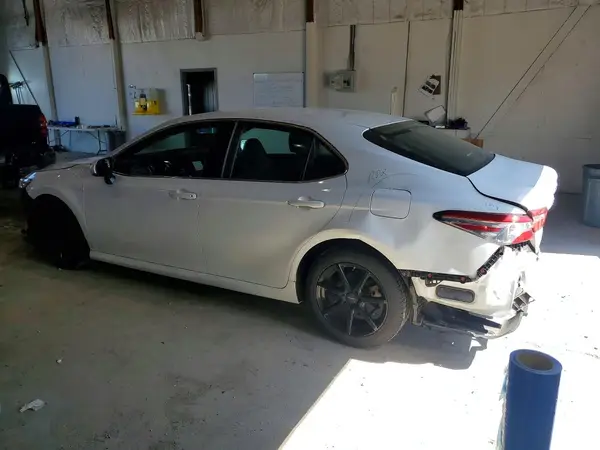 4T1B11HK6JU539813 2018 TOYOTA CAMRY - Image 2