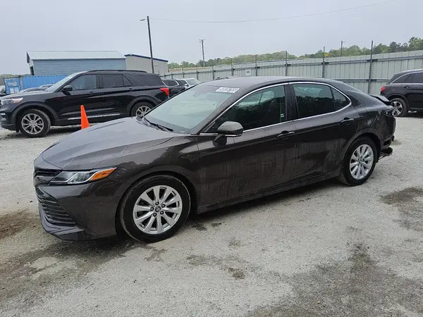4T1B11HK6JU540413 2018 TOYOTA CAMRY - Image 1