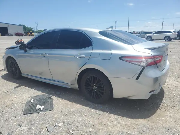 4T1B11HK6JU541738 2018 TOYOTA CAMRY - Image 2