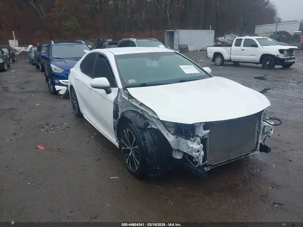 4T1B11HK6JU542453 2018 TOYOTA CAMRY - Image 1