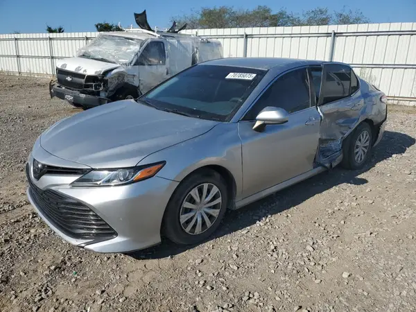 4T1B11HK6JU543473 2018 TOYOTA CAMRY - Image 1