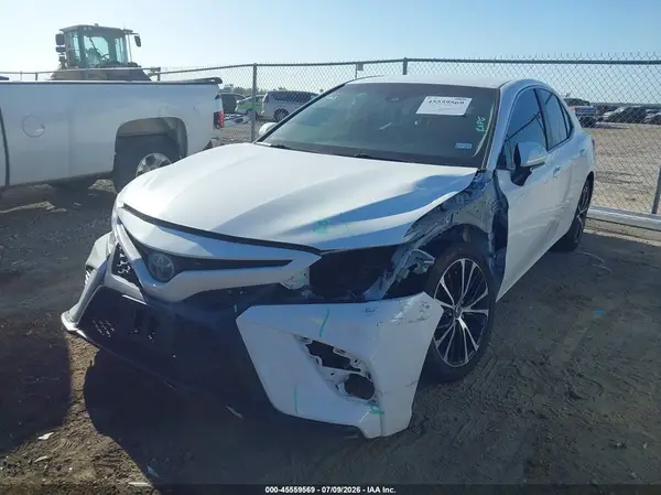 4T1B11HK6JU544543 2018 TOYOTA CAMRY - Image 2