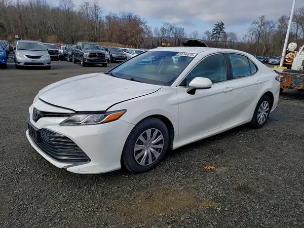 4T1B11HK6JU544722 2018 TOYOTA CAMRY - Image 1