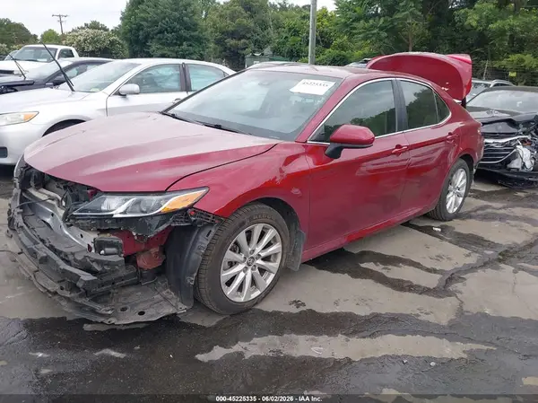 4T1B11HK6JU544882 2018 TOYOTA CAMRY - Image 2