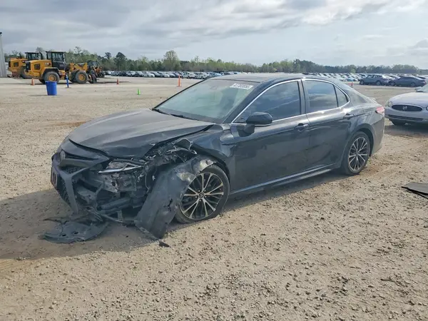 4T1B11HK6JU545613 2018 TOYOTA CAMRY - Image 1