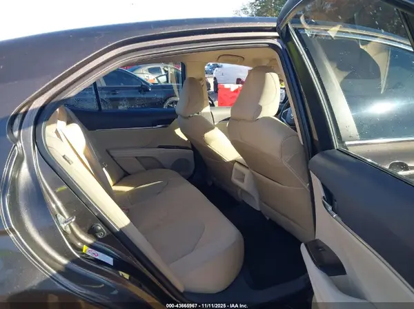 4T1B11HK6JU545630 2018 TOYOTA CAMRY - Image 8