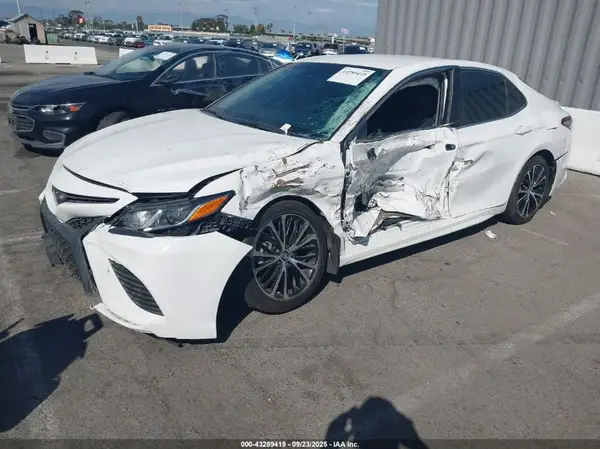 4T1B11HK6JU547054 2018 TOYOTA CAMRY - Image 2