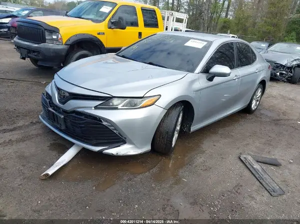 4T1B11HK6JU547913 2018 TOYOTA CAMRY - Image 2