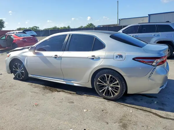 4T1B11HK6JU548432 2018 TOYOTA CAMRY - Image 2